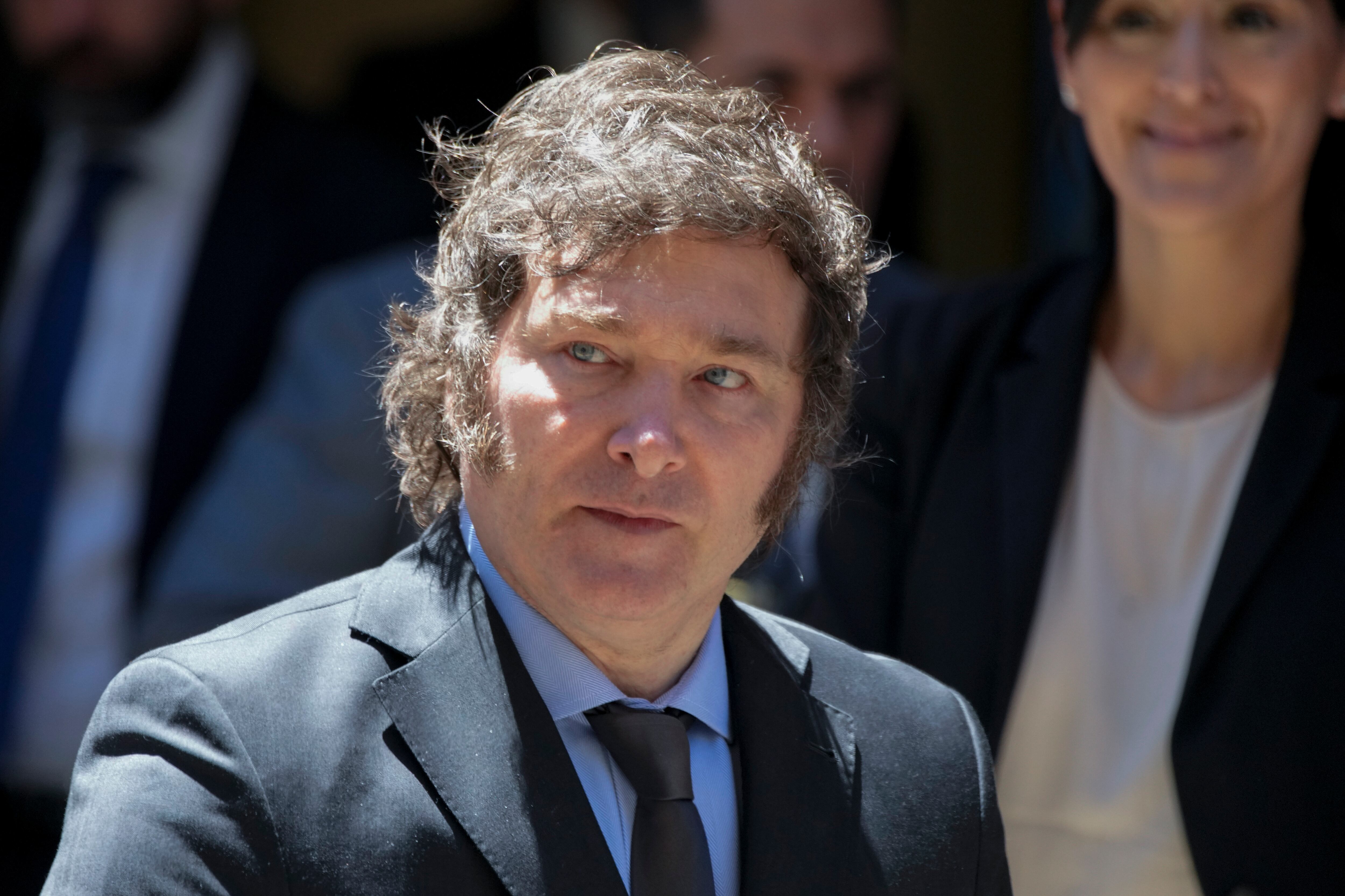 ARCHIVO - El presidente de Argentina, Javier Milei, a su salida de un evento en Buenos Aires, Argentina, el 26 de enero de 2024. (AP Foto/Natacha Pisarenko, Archivo)