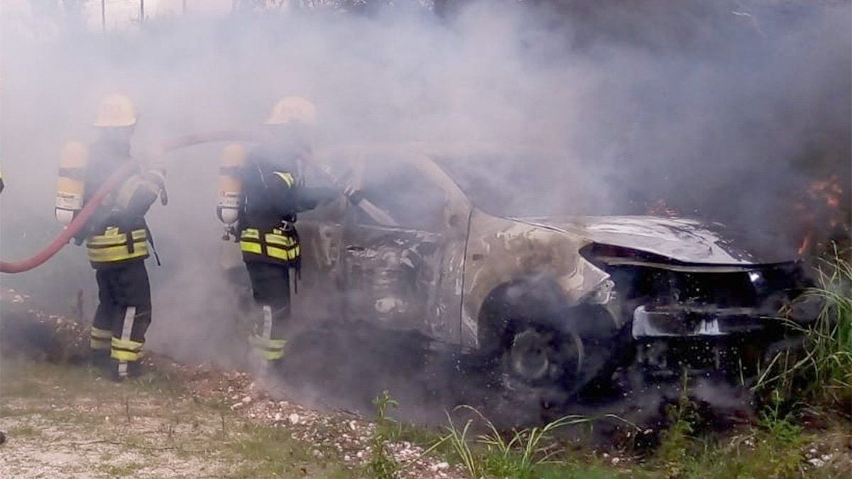 Incendio. El vehículo quedó destruido. (Bomberos)