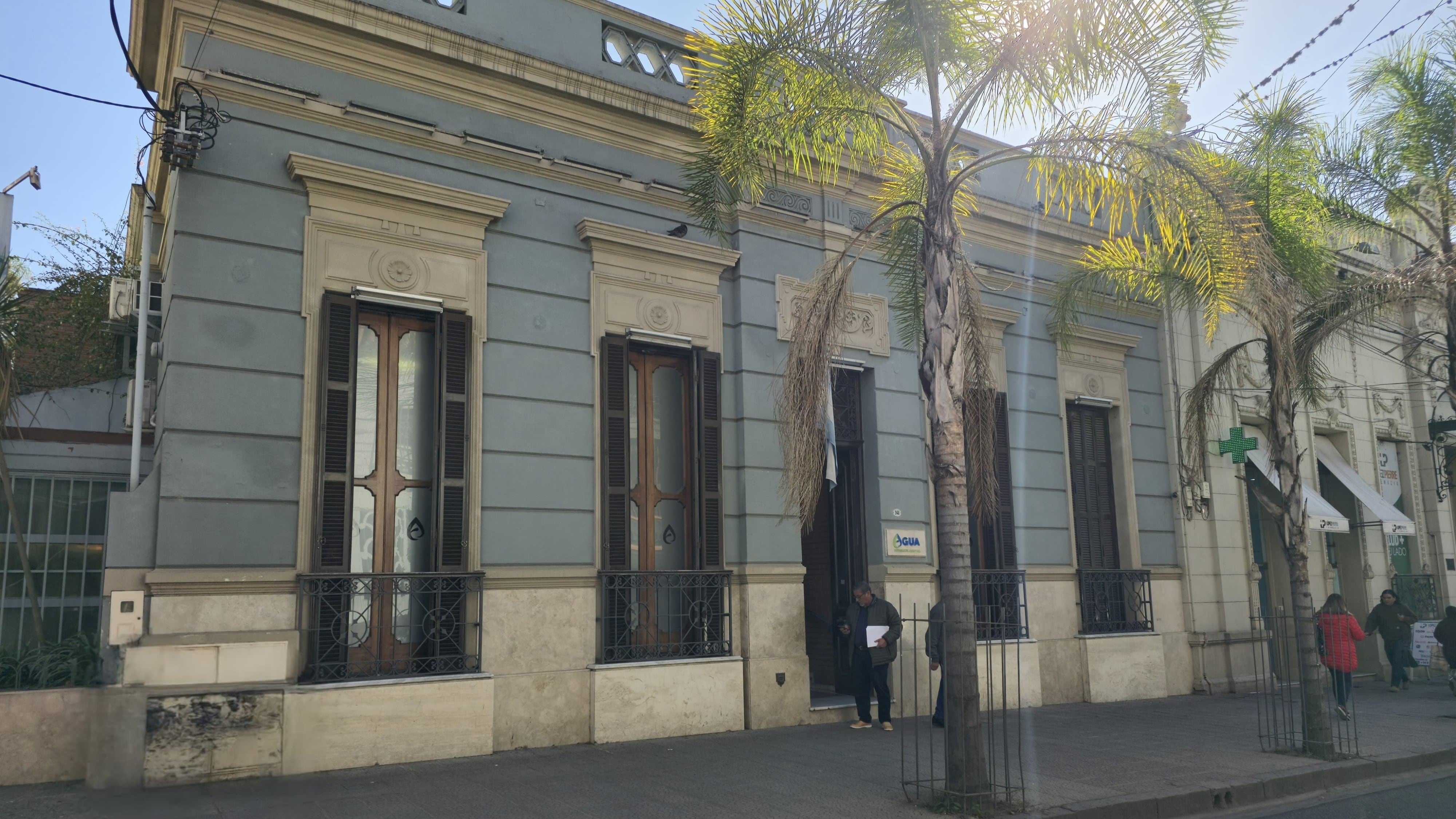 Sede de las oficinas centrales de Agua Potable de Jujuy, en calle Alvear  941, donde se puede realizar el trámite de adhesión al sistema de débito automático.