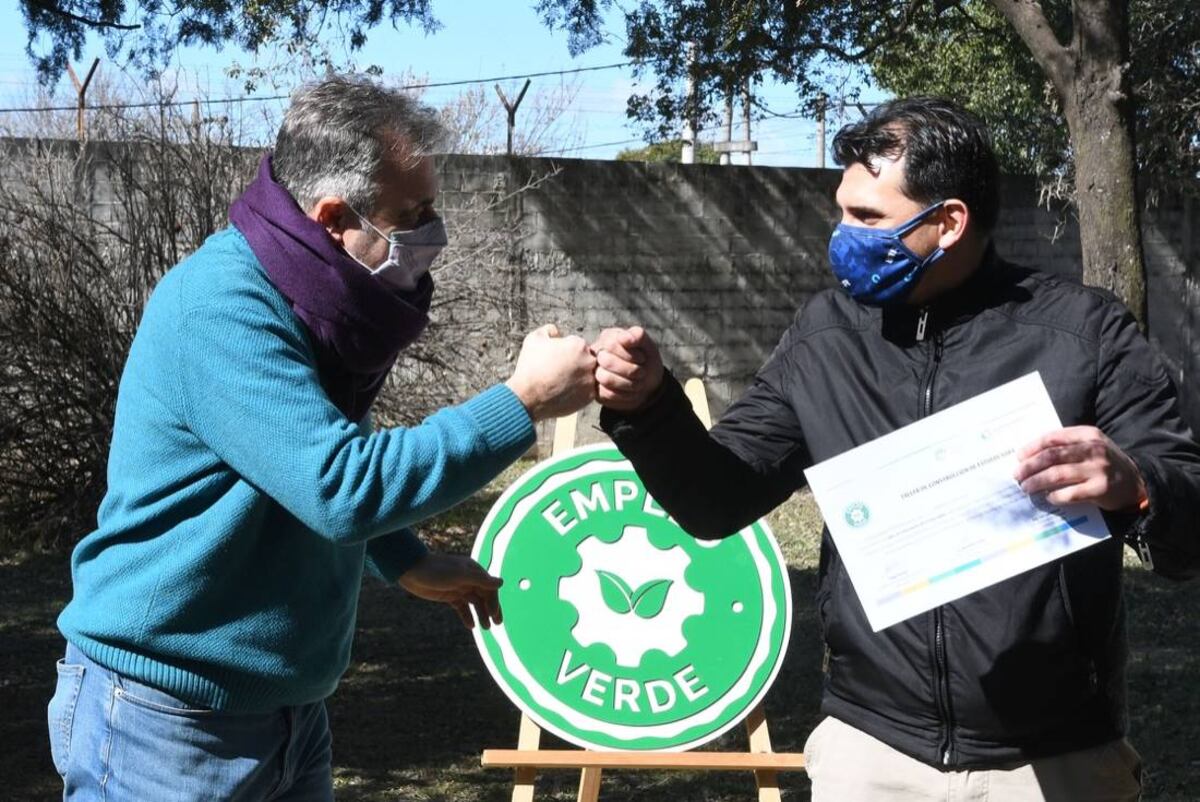 Cierre de un nuevo taller de construcción de estufa SARA