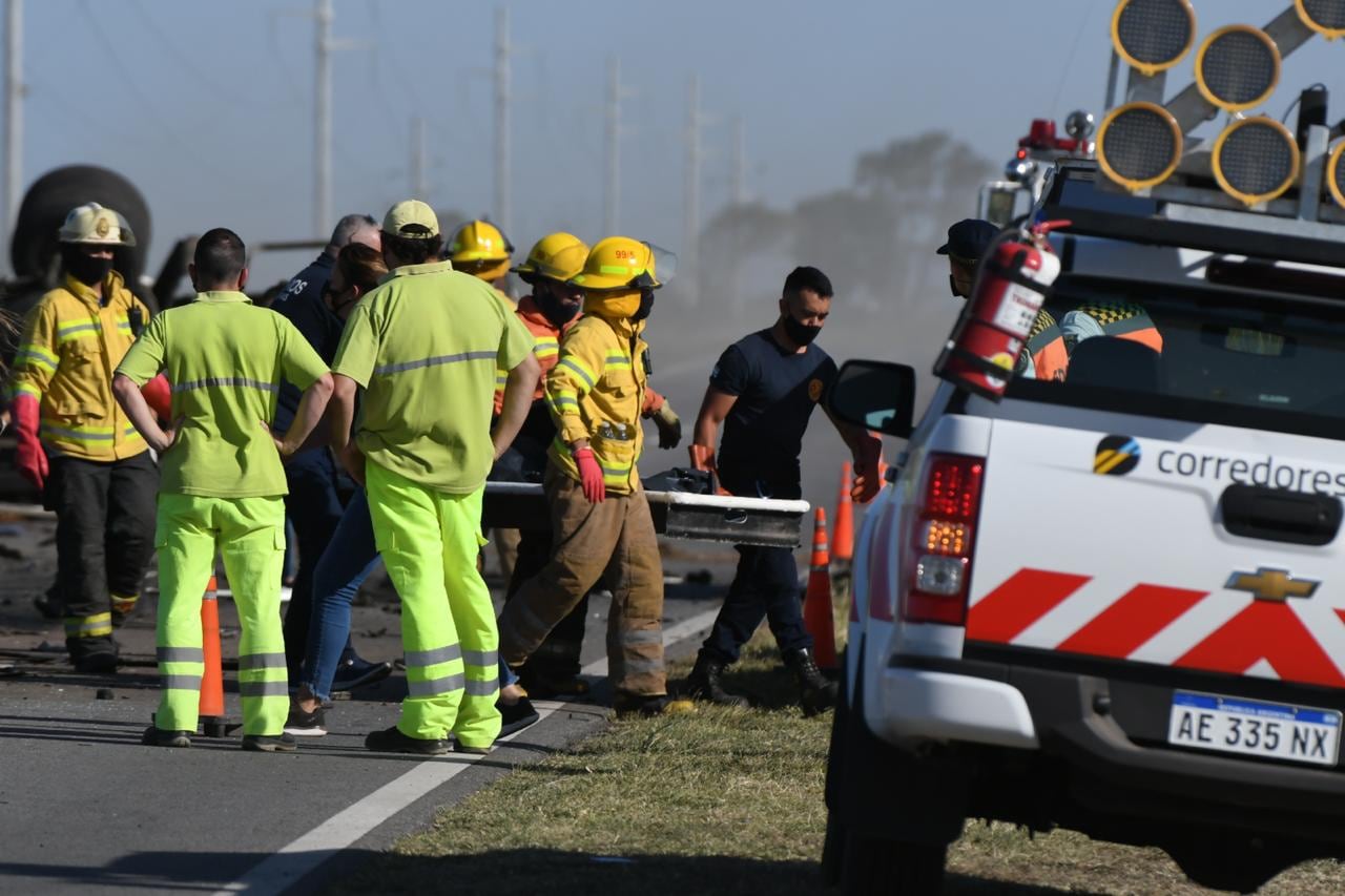 Un auto y un camión calisionaron en ruta y dejó un saldo de cuatro fallecidos.