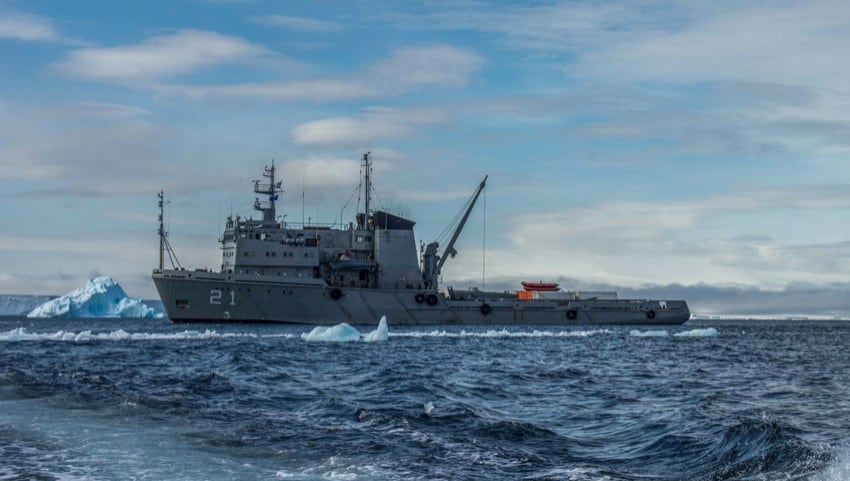 El Aviso ARA “Puerto Argentino” realizó tareas de evacuación sanitaria en la Antartida