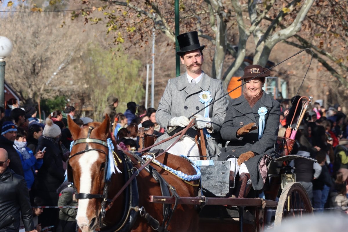 Multitudinario desfile en la Costanera de Gualeguaychú por el Día de la Independencia