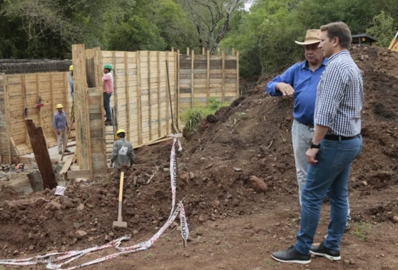 Arroyo del Medio: ejecutan obras viales en la zona rural.