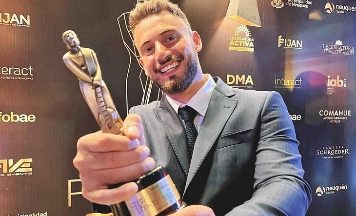 Nico Occhiato ganó en 2021 como "Mejor conductor de radio digital nativa".