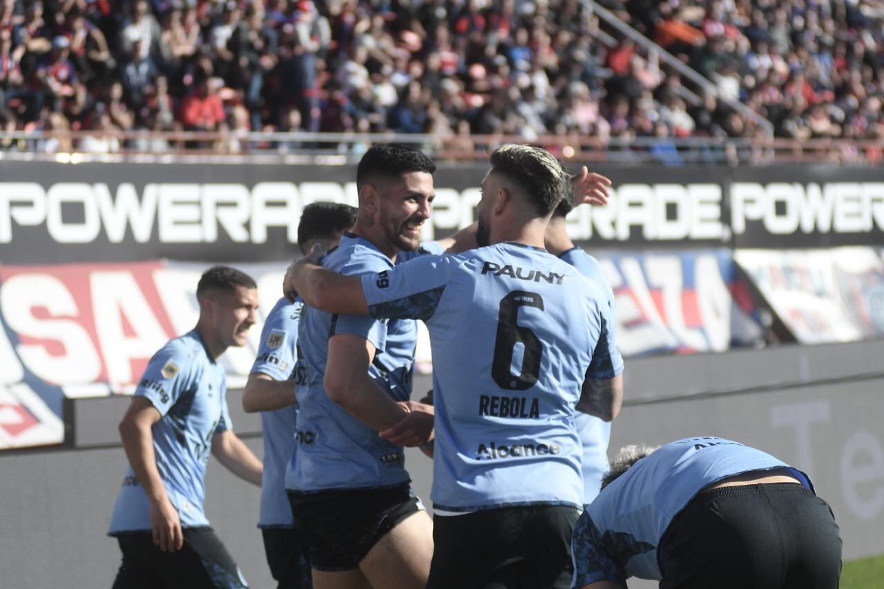 Lucas Passerini, el "9" que trajo Belgrano para reemplazar a Pablo Vegetti y marcó tres goles en dos partidos de la Copa de la Liga Profesional. (Federico López Claro / La Voz)