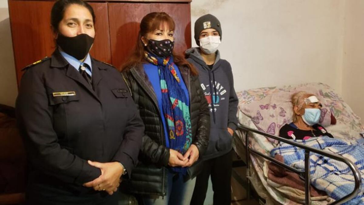 Córdoba: guiada por teléfono por el 911, salvó la vida de su madre