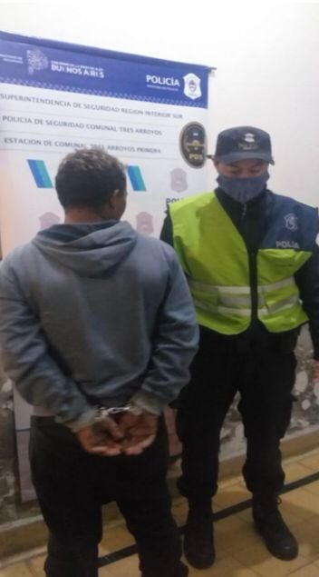 Tres personas fueron detenidas por robar chapas y resistirse a la autoridad