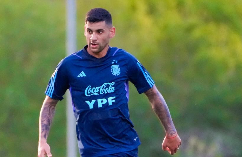 El defensor cordobés Cristian Romero en una de las prácticas de la selección. (Prensa AFA).