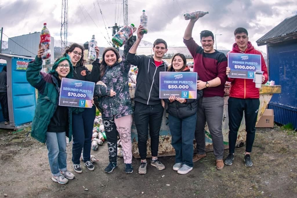 Jóvenes recolectaron más de 2000 ecobotellas visibilizando el uso de plásticos