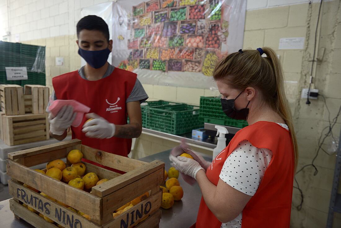 Banco de alimentos Córdoba que funciona en el Mercado de Abasto. (José Gabriel Hernández / La Voz)