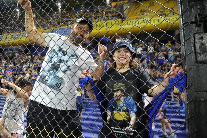 Los homenajes a Diego Maradona en la Bombonera.