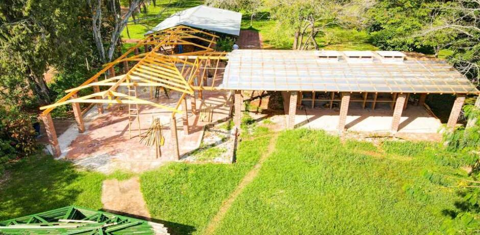 Continúa la ejecución de las mejoras en el quincho del Parque Schwelm en Eldorado.