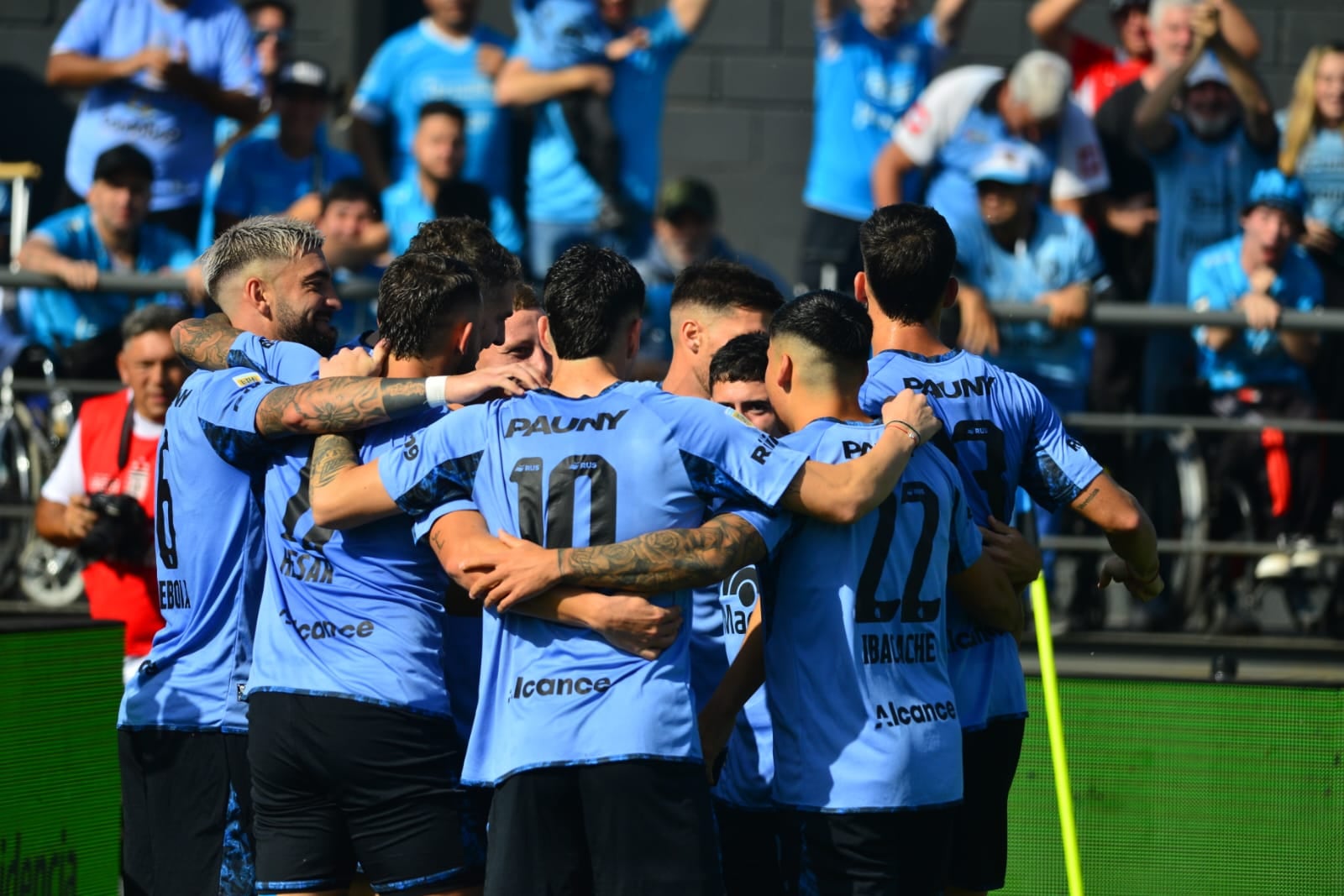 Belgrano enfrentó a Vélez en el Gigante de Alberdi por la Liga Profesional. 