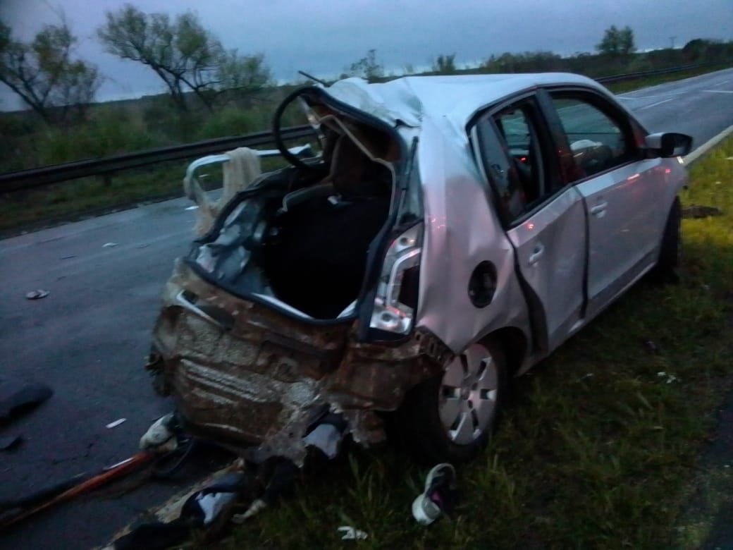 Un choque múltiple en la ruta nacional 12 dejó tres muertos y cinco heridos.