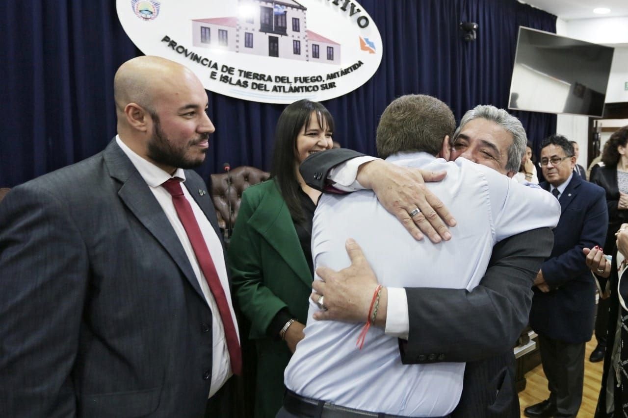 Omar Becerra y César Molina, en la apertura de las sesiones ordinarias de la Legislatura Provincial