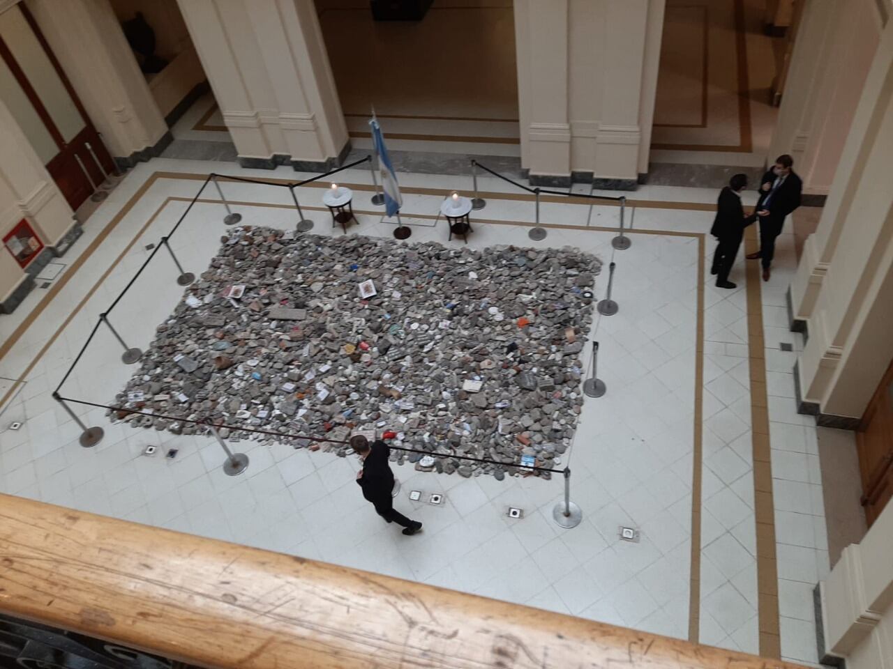 Las piedras dejadas en la Plaza de Mayo están adentro de la Casa Rosada. (Foto: Sala de Periodistas de la Casa Rosada)