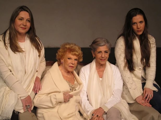 Cuatro generaciones. Valentina Fernández de Rosa, Nelly Prince, Cristina Banegas y Sofía Stead.