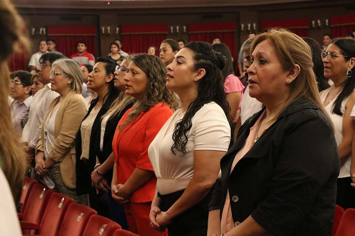 Acto en el Teatro Alberdi.