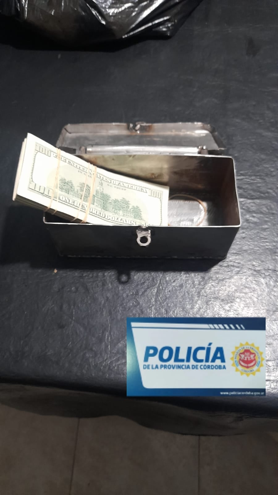 Allanamiento y secuestro de electrodomésticos, dinero y materiales de construcción. (Policía)