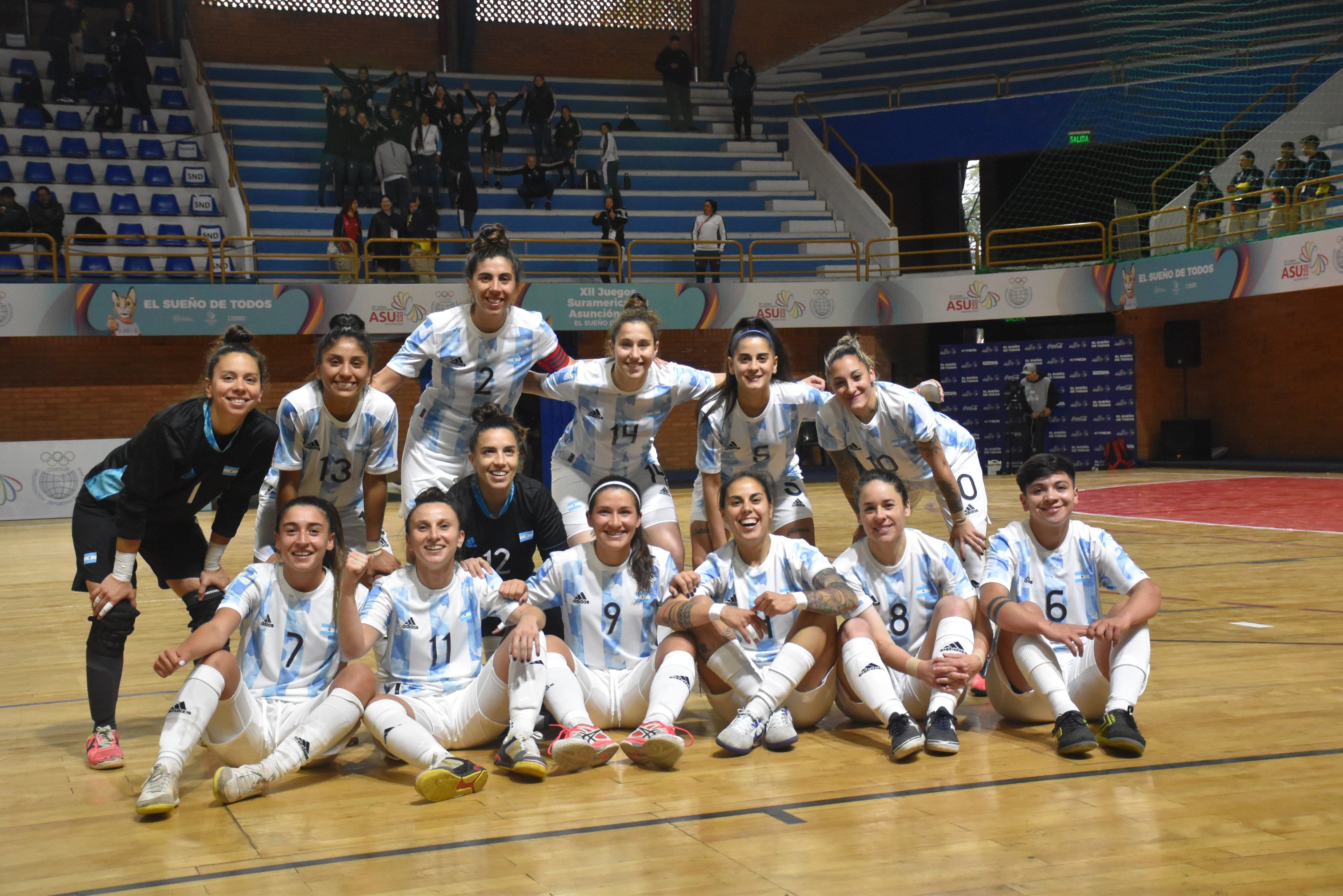 Futsal femenino sigue en carrera. Hoy asegura la plata.