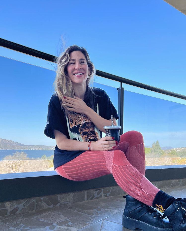 Jimena Barón posó con mate en mano y mostró la vista cordobesa: “Alto domingo”.