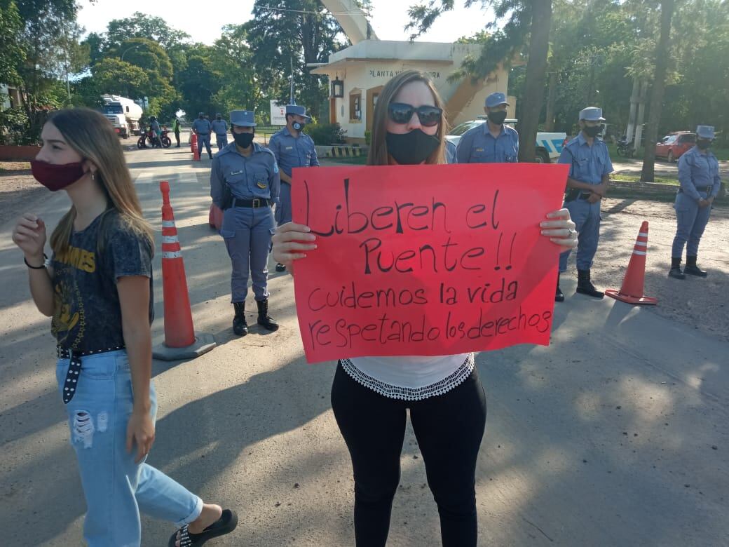 Piden la apertura del cruce en el puente Libertad