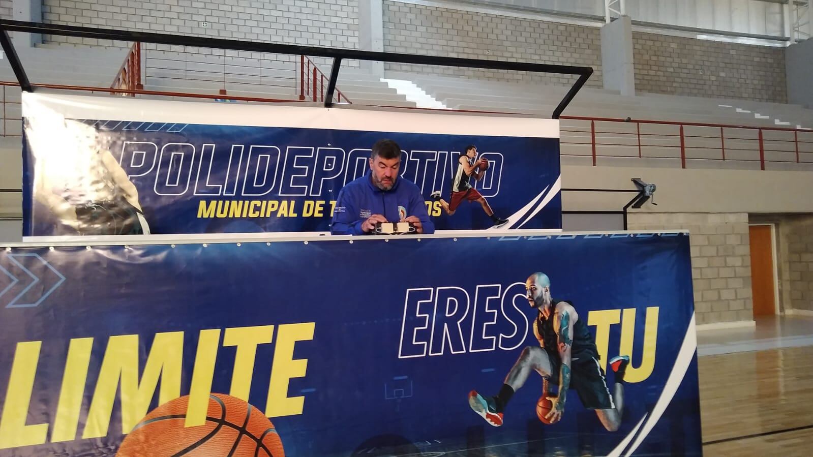 Acondicionan el Polideportivo Municipal para las finales de Básquet