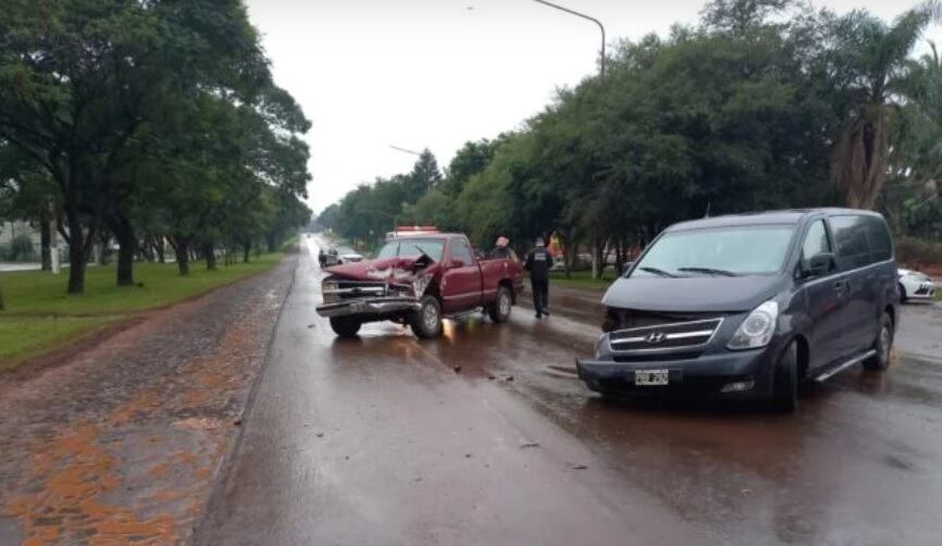 Siniestro vial en Jardín América dejó a un hombre herido.