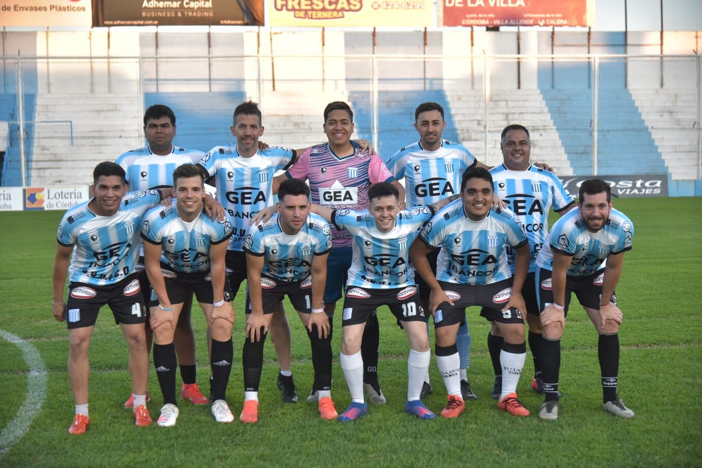 Los socios se vistieron de jugadores por un día (Foto: Facundo Luque / La Voz).