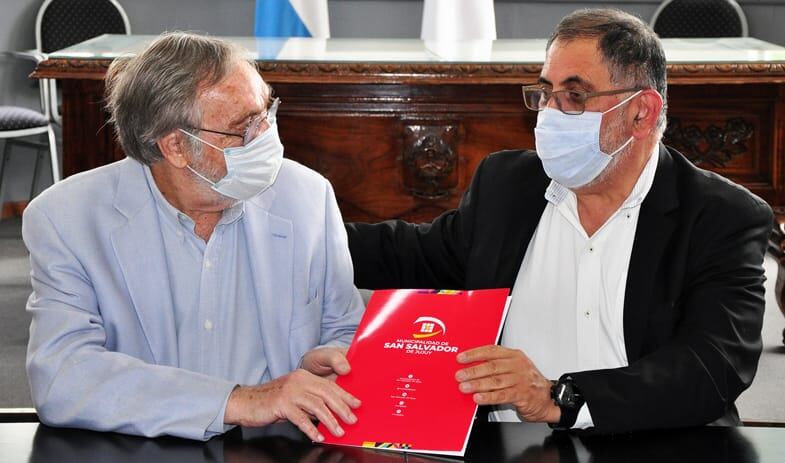 El intendente Raúl Jorge entregó al actor y dirigente político Luis Brandoni el decreto por el que fue declarado "ciudadano distinguido" de San Salvador de Jujuy.