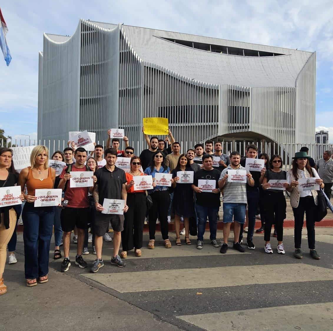 Protesta contra la ley del Tribunal de Cuentas.