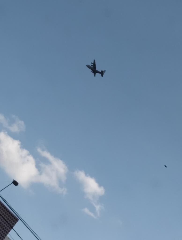 Aviones sobrevolando Rosario