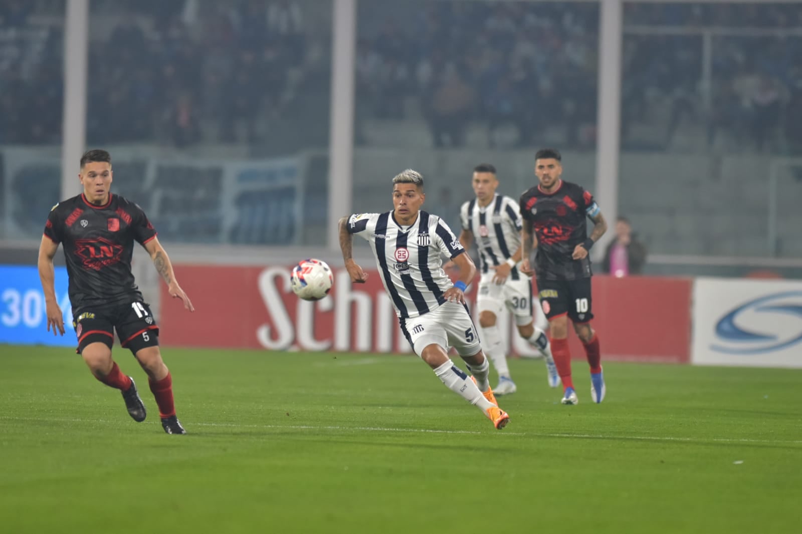 Talleres en el partido ante Barracas Central por una nueva fecha de la Liga Profesional 2022. (Facundo Luque / La Voz).