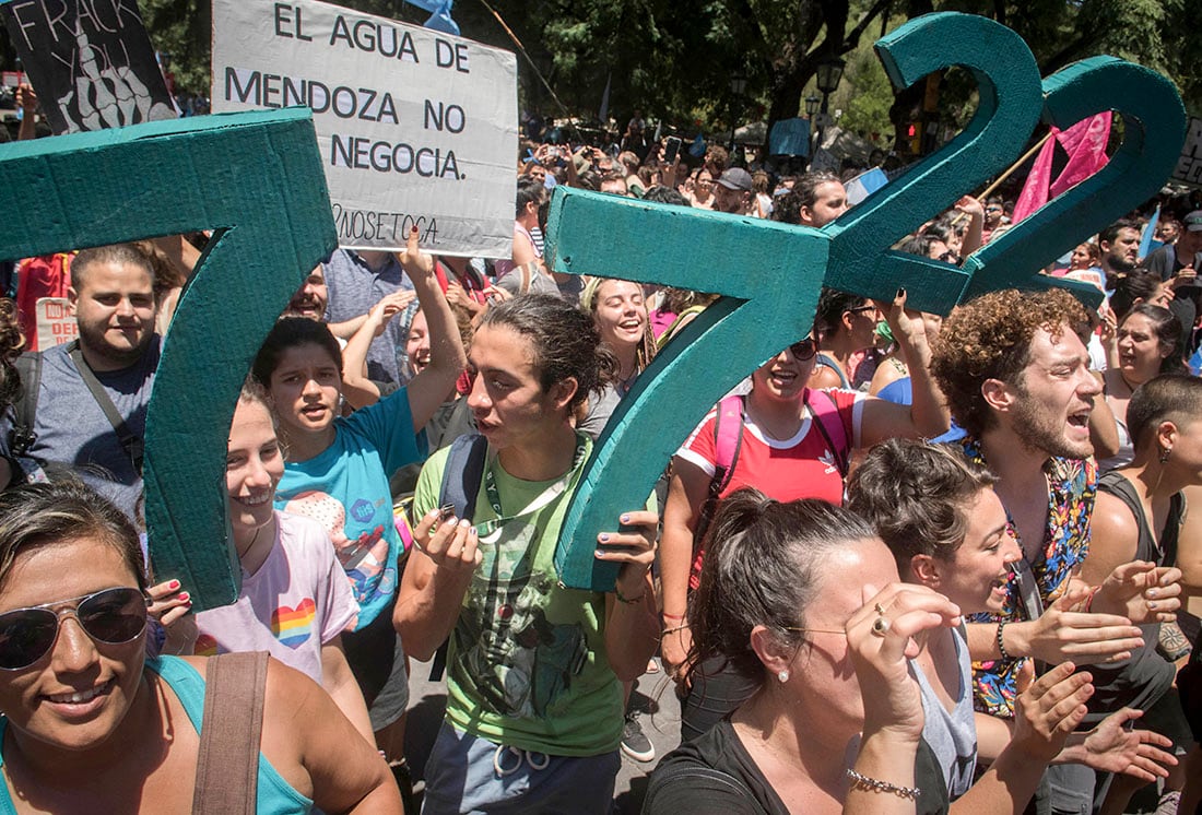 La Legislatura Provincial, en sesiones de Senadores y después de Diputados, lograron la derogación de la Ley 9209, regresando a la Ley 7722 protectora del agua en Mendoza ,que prohibe la explotación de la minería con el uso de químicos tóxicos