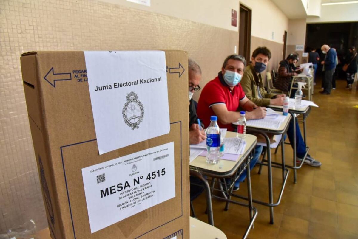 PASO 2021: un hombre de 103 años ejerció su derecho a votar en Olivos