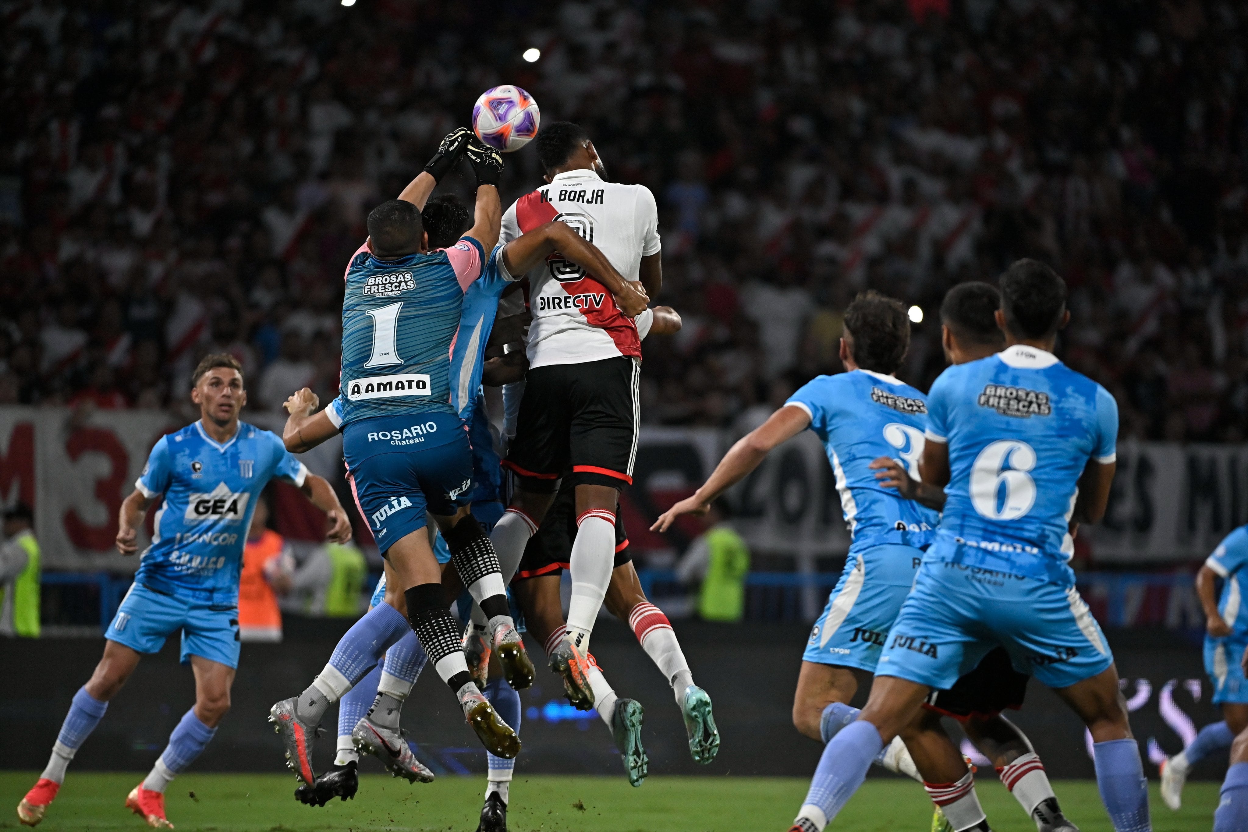 Racing de Nueva Italia y River, por los 32avos de final de la Copa Argentina, en Santiago del Estero. (@riverplate)