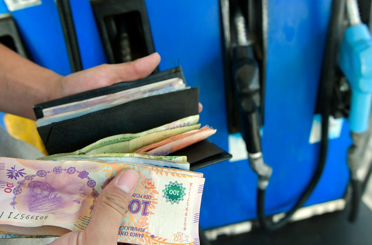 Por tercer mes consecutivo, y en el marco del acuerdo del Gobierno con las empresas del sector, la petrolera estatal YPF aumentó este jueves 16 los precios de sus combustibles en un 4% promedio en todo el país
Foto: Orlando Pelichotti