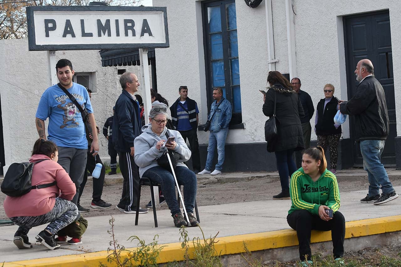 03 de junio de 2023 El tren llega a Palmira proveniente de Buenos Aires por primera vez con pasajeros en décadas. Foto: Marcelo Rolland