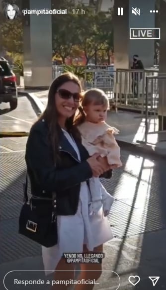 Ana García Moritán junto a su mamá antes de los Premios Martín Fierro.