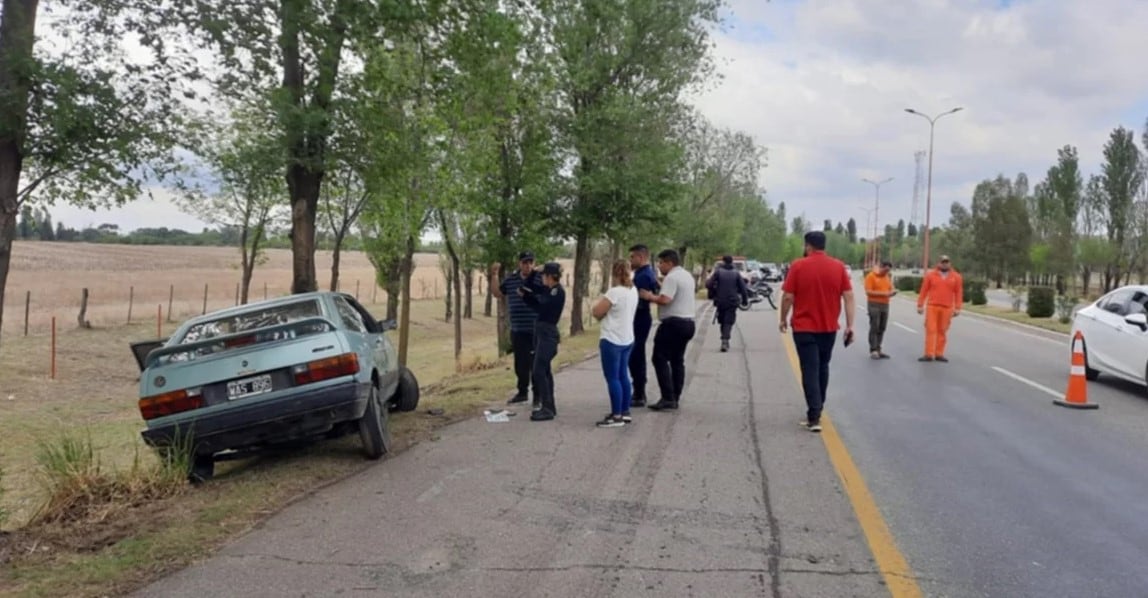 Impactante accidente en el ingreso a Juana Koslay: se salvaron de milagro