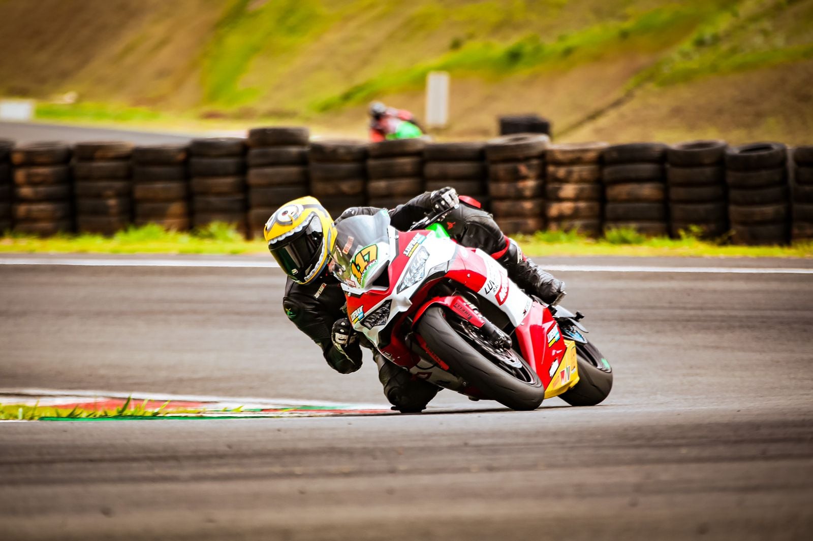 Pandolfino se quedó con la séptima etapa del Superbike en Potenza.