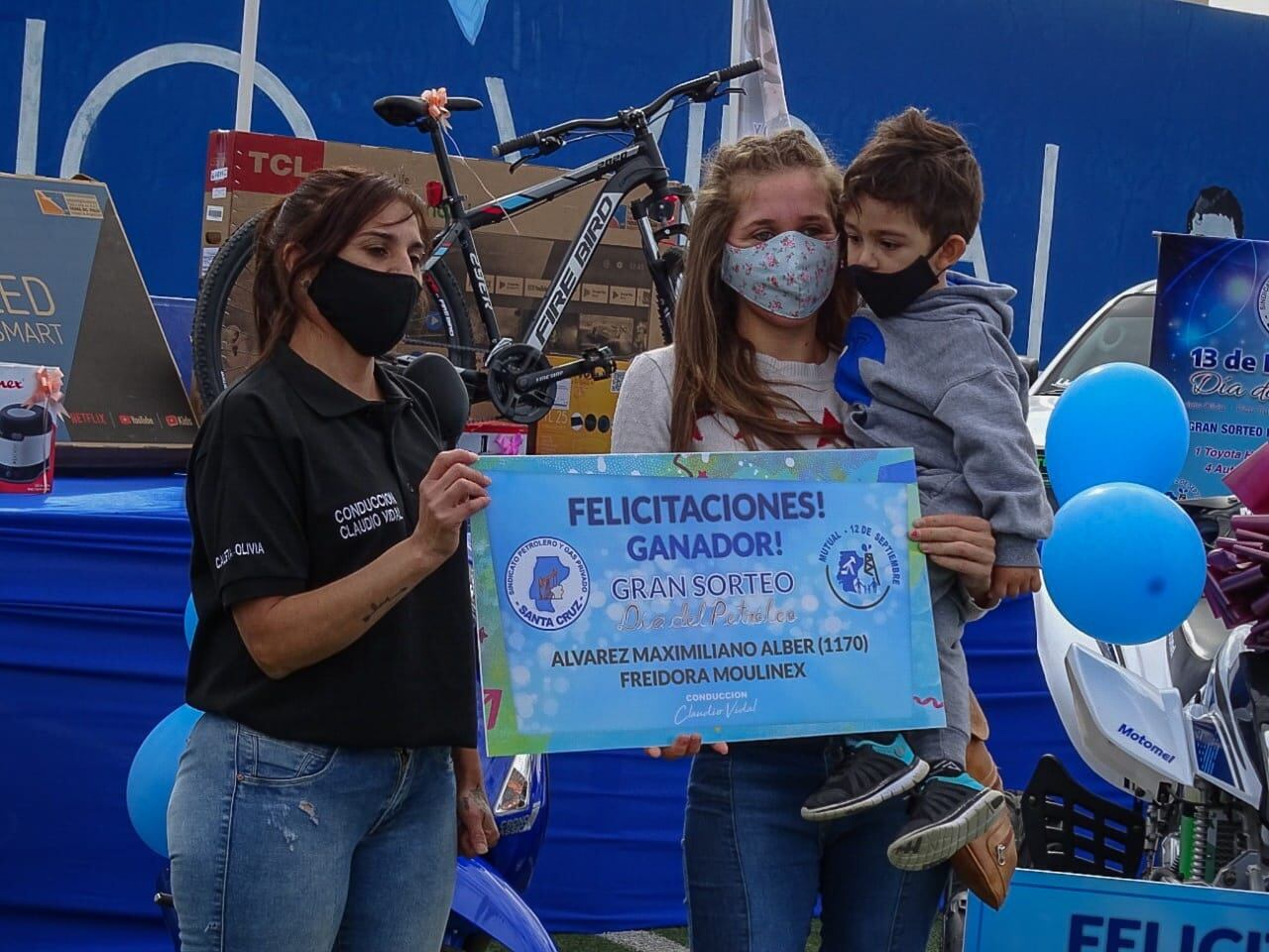 En el polideportivo del gremio petrolero se realizó la entrega de los premios