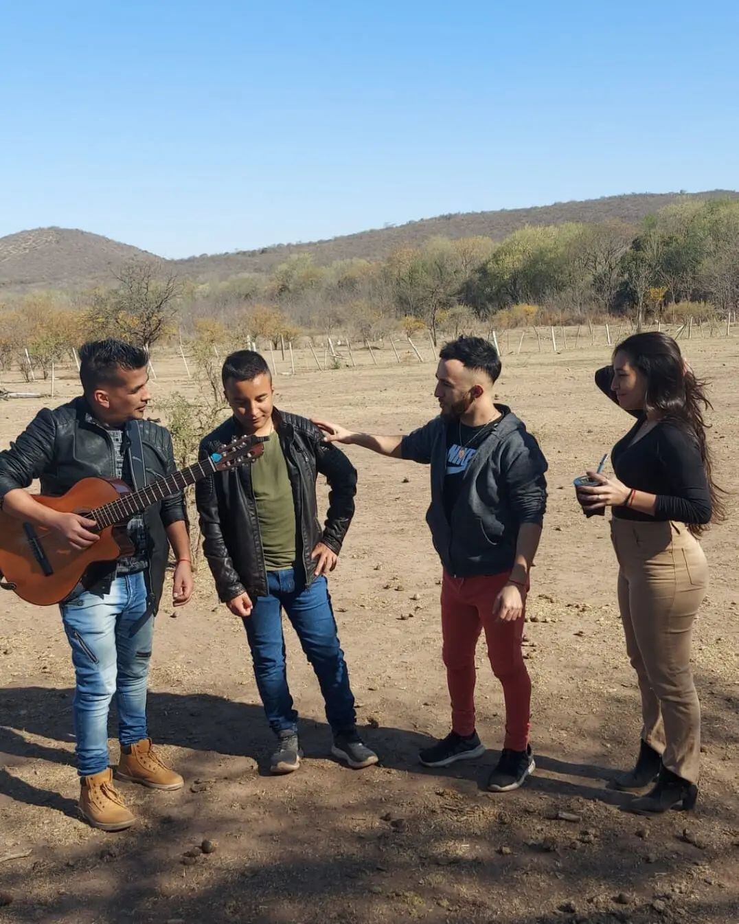 El padre y sus tres hijos subieron a la tarima de Got Talent Argentina y el público  se puso de pie.