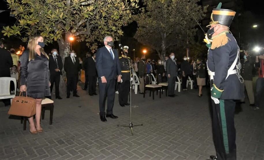 El gobernador Morales participó del tradicional cambio de Guardia, a 209 años del Éxodo Jujeño.