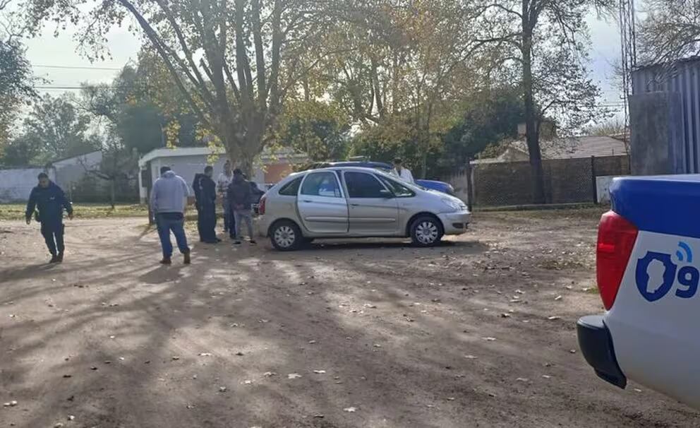 Encontraron a una niña viajando en el baúl de un auto.