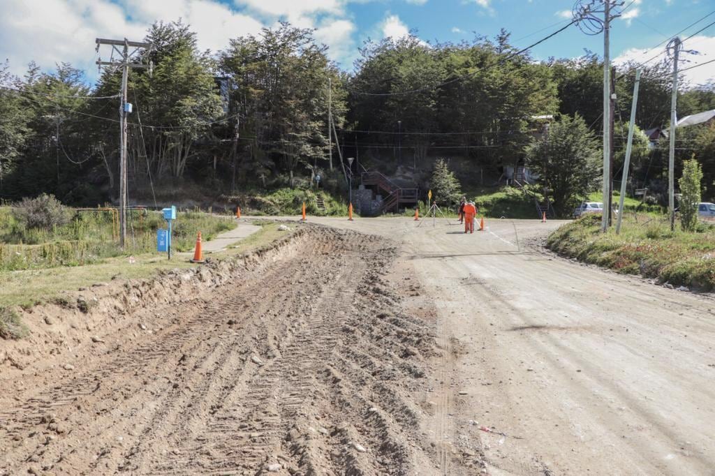 Mario Daniele, recorrió la obra de pavimentación que comenzó en el barrio Ecológico en su primera etapa.