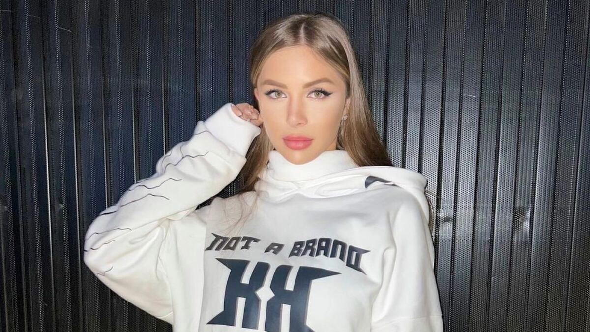 El look elegante sport de Romina Malaspina que promete ser tendencia: crop top y bermuda