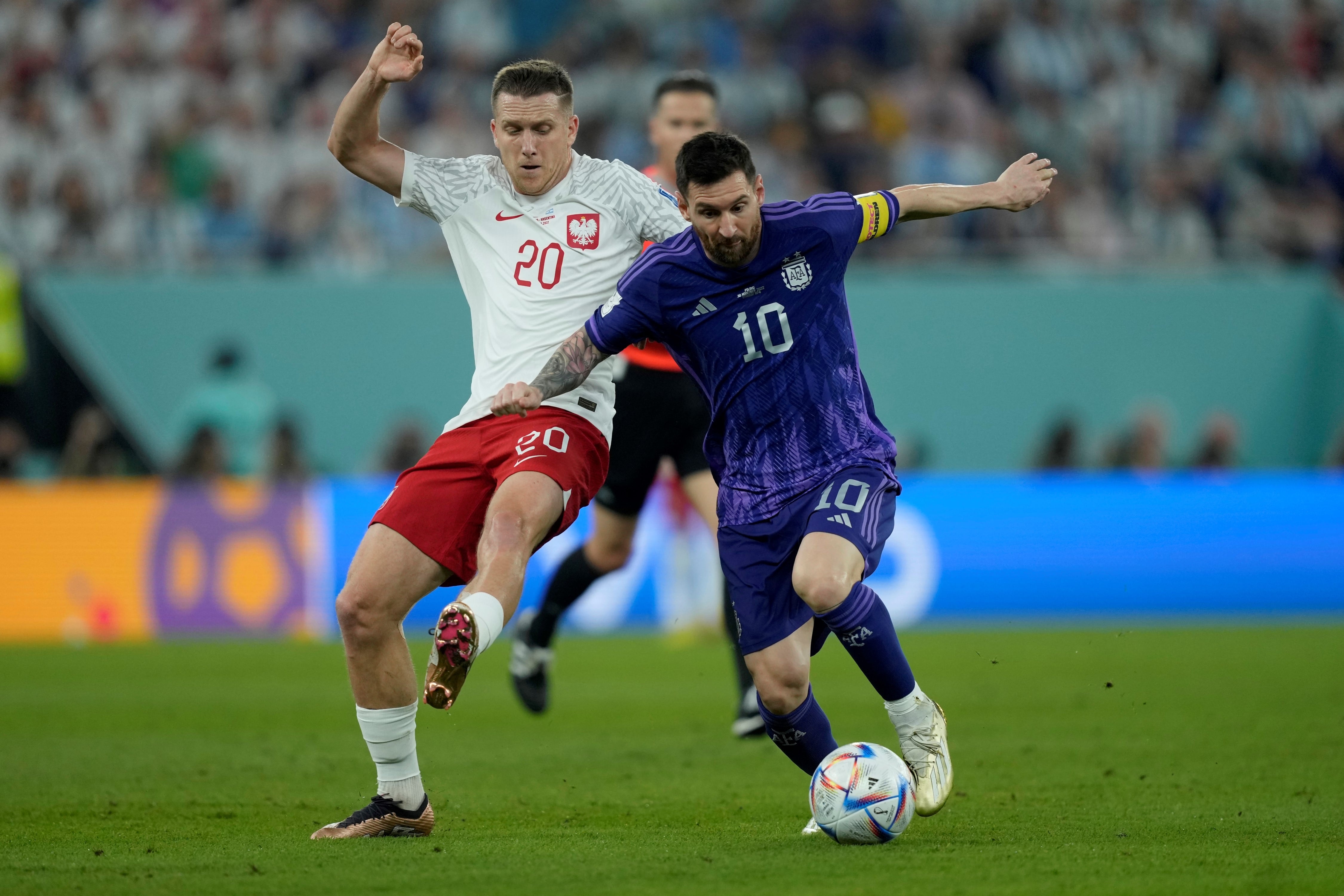 Lionel Messi alcanzó frente a Polonia los 22 partidos y es el argentino con más presencias en los Mundiales. (AP)