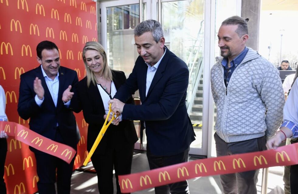 Tras la polémica, inauguró el nuevo local de Mc Donald’s en el Parque Independencia de Rosario